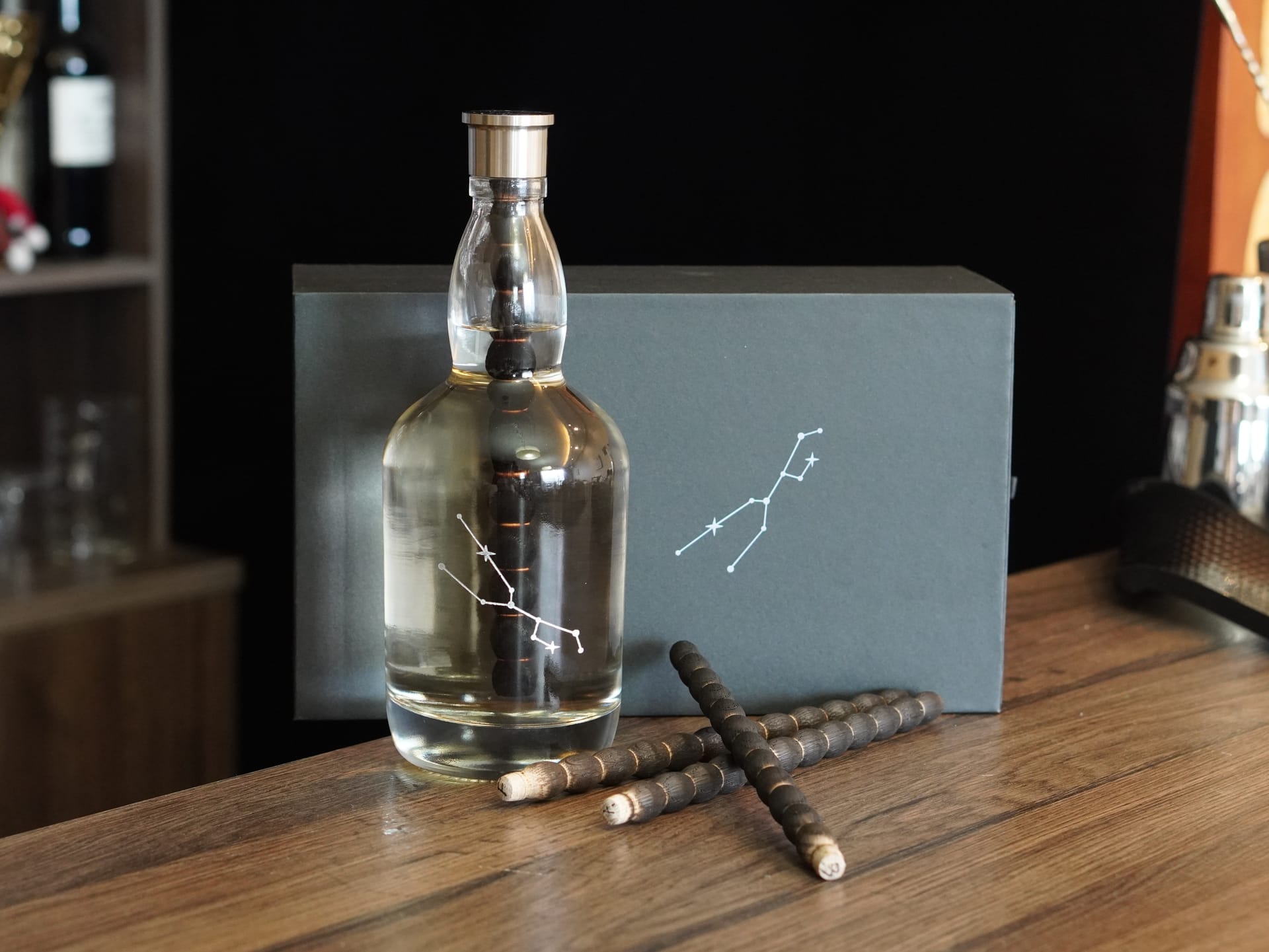 Aging Bottle with gift box and oak sticks