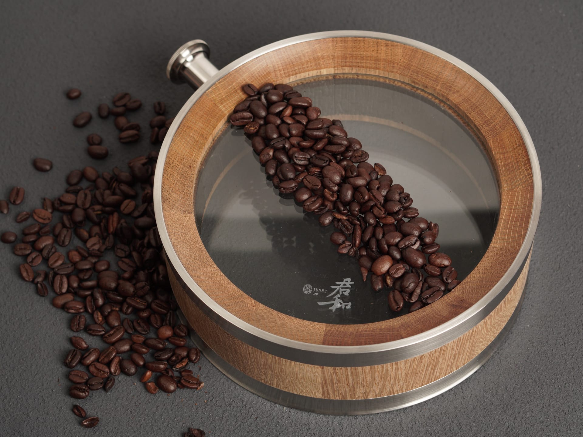 500ml barrel glass, oak and stainless steel details with coffee beans
