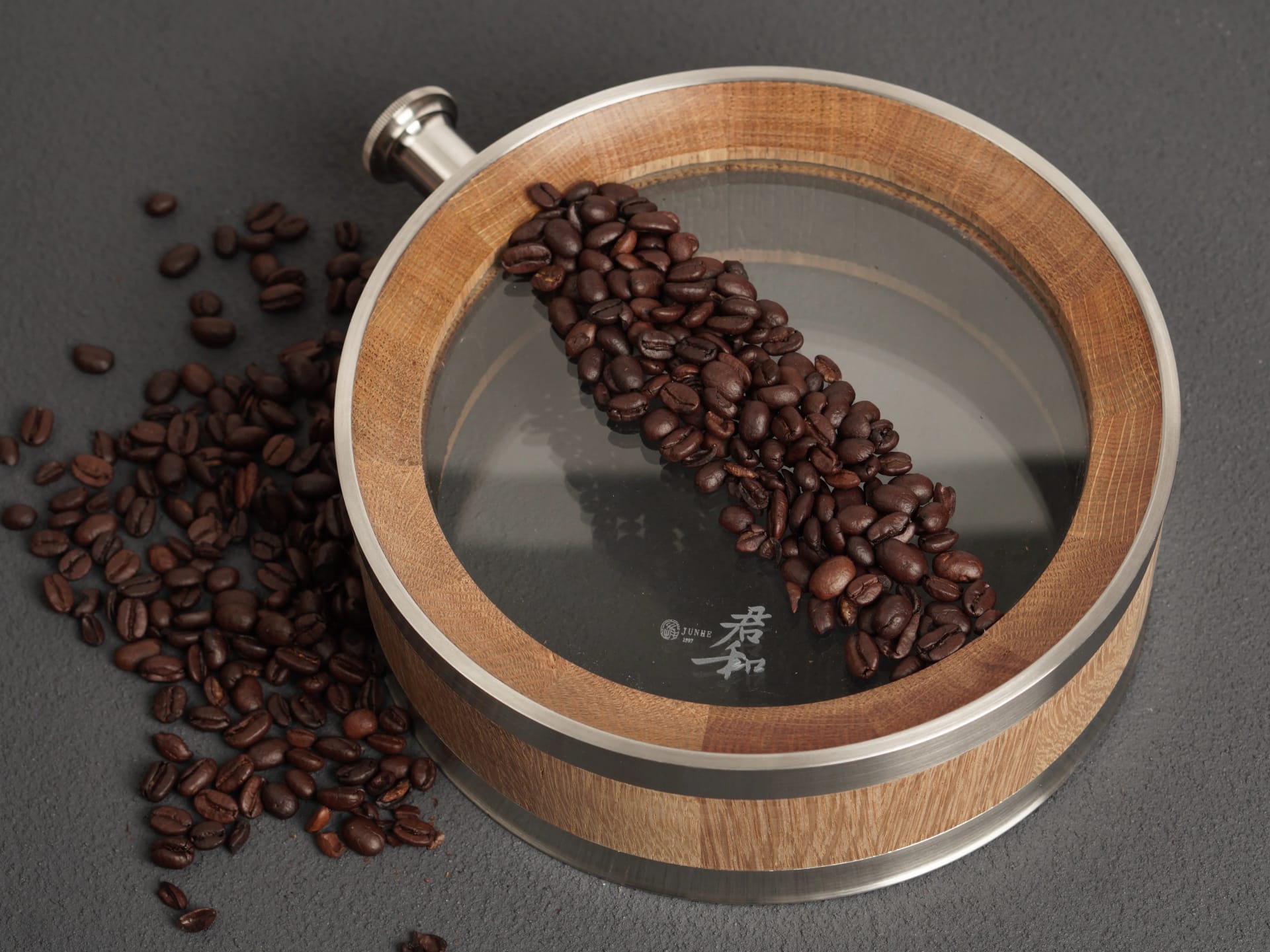500ml barrel glass, oak and stainless steel details with coffee beans