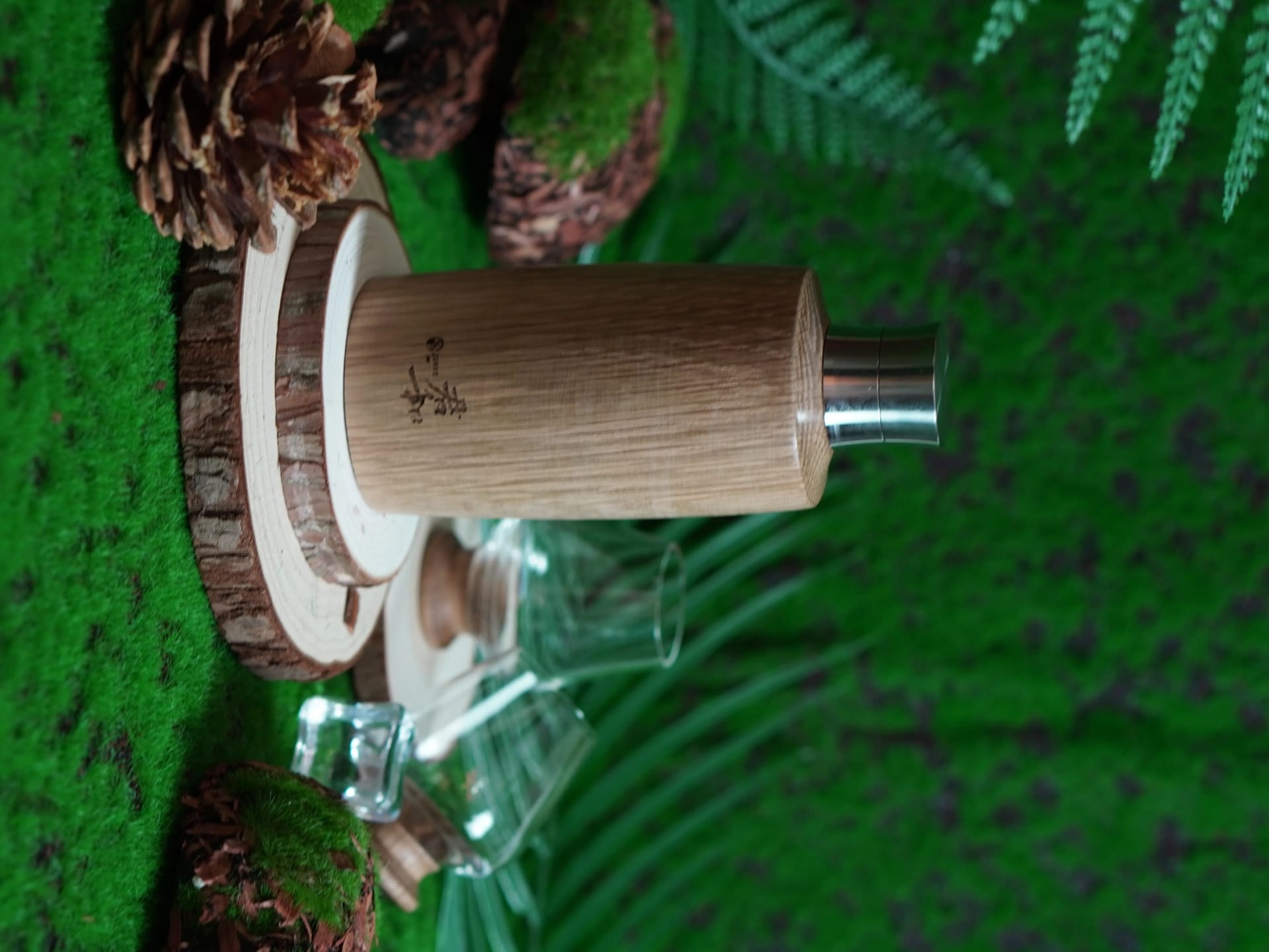 Outdoor Set bottle and glassware
