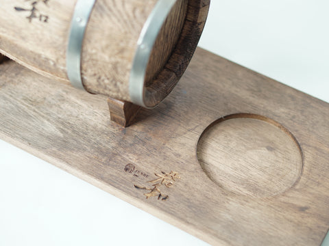 The special oak base of the oak barrel model.