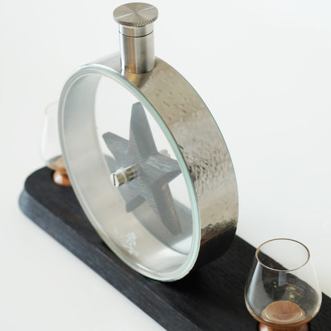 The side details of the Stainless Steel Porthole Infuser Set. 